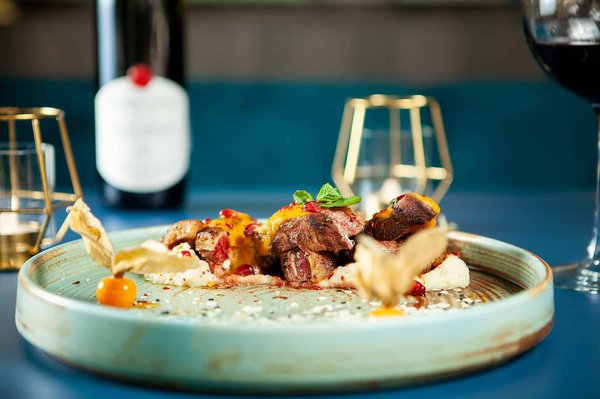 Comment découvrir les traditions culinaires des Caraïbes à travers un itinéraire gastronomique ?